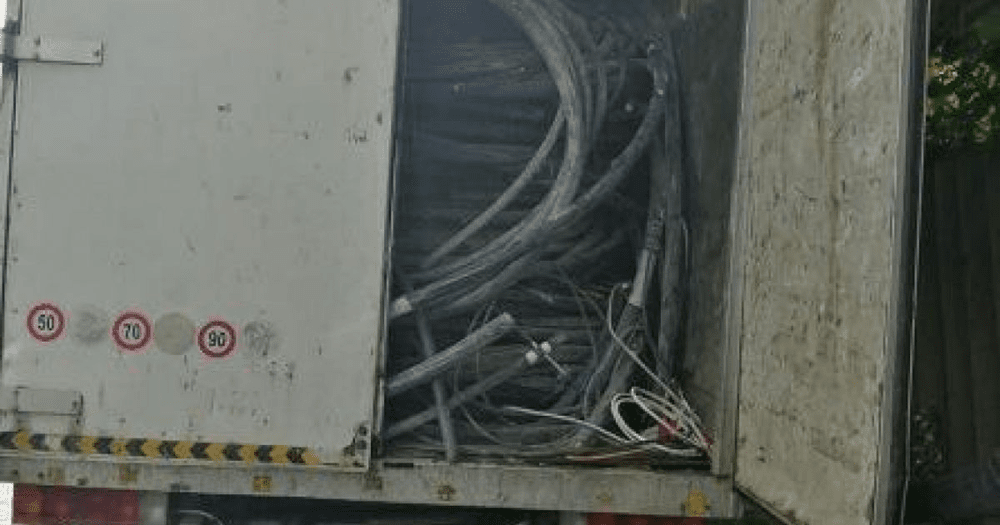 Aproximativ 13 tone de deșeuri din aluminiu, oprite la frontiera Călărași. De unde plecase transportul