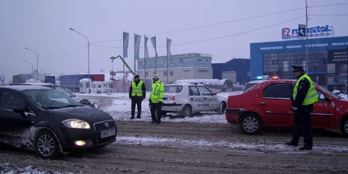 Şoferii care au vrut să meargă pe autostradă au fost întorşi din drum 