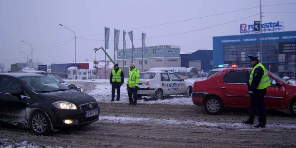 Şoferii care au vrut să meargă pe autostradă au fost întorşi din drum 