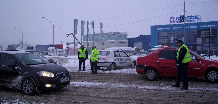 Şoferii care au vrut să meargă pe autostradă au fost întorşi din drum