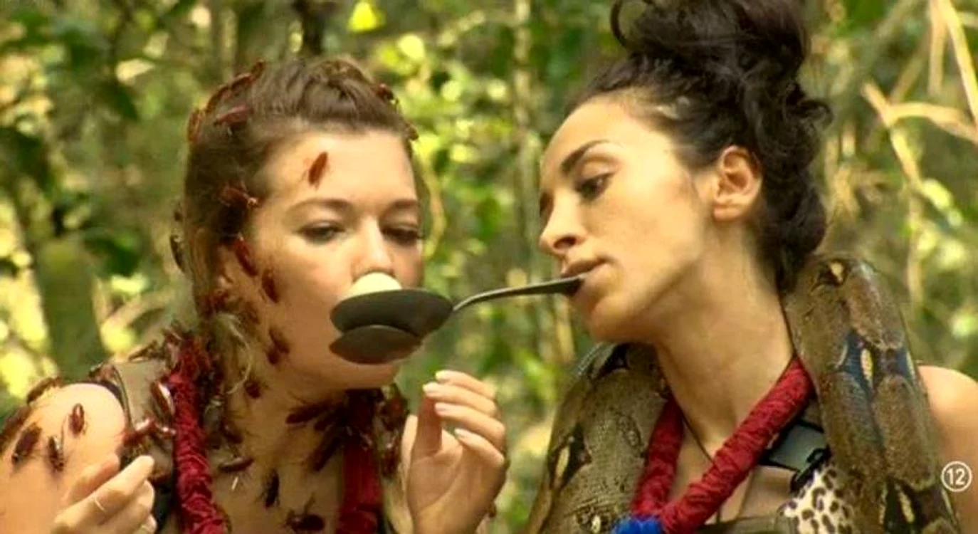 “Sunt celebru, scoate-mă de aici!” ale-a pus pe cele două dive sexy în ipostaze umilitoare