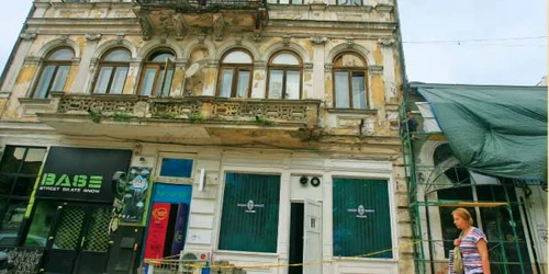 Din cele 500 de imobile din zona centrală veche a Capitalei, 12 sunt în proprietatea municipalităţii  