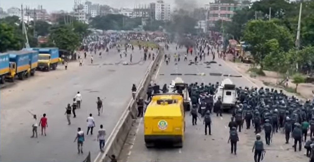 Ciocniri violente în Bangladesh, între manifestanţi şi poliţie. Protestul vizează demisia şefei guvernului VIDEO