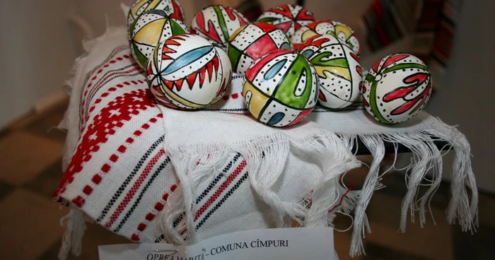 Expoziţia are loc la Galeriile de Artă