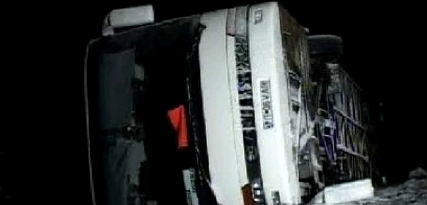 Autocarul echipei din Roman s-a răsturnat în Harghita