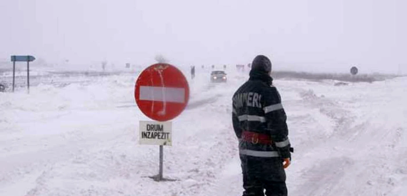 Zăpada s-a aşternut pe drumurile judeţene