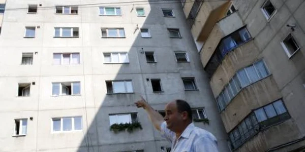Cluj: Fetiţa care a căzut de pe bloc a murit (GALERIE FOTO)