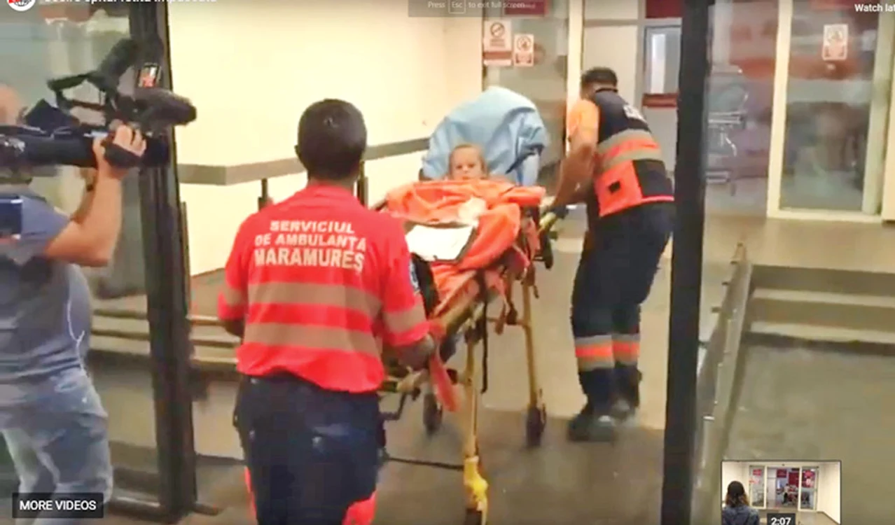 Micuţa a fost transportată de urgenţă la spital