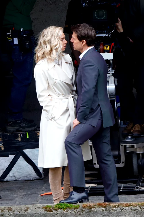 Tom şi Vanessa s-au sărutat cu foc pe platoul de filmare