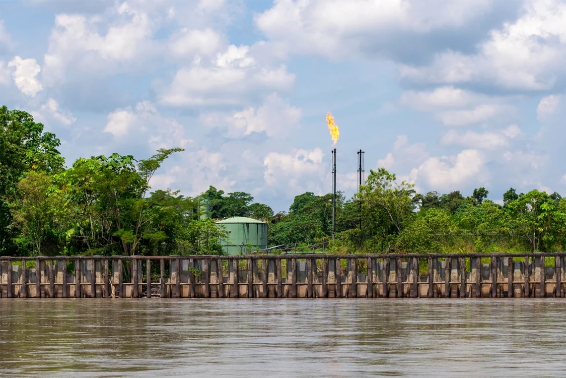Sit de exploatare petrolieră de lângă Yasuni, în jungla amazoniană. FOTO Shutterstock