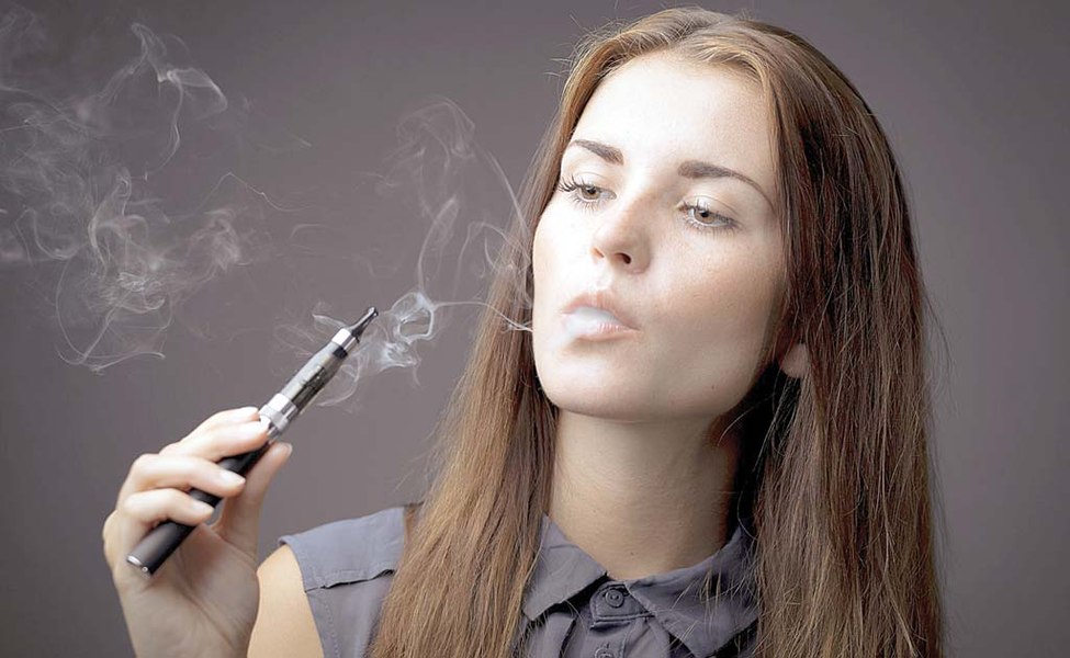 Vapatul este la fel de dăunător pentru plămânii tinerilor ca și fumatul, arată un nou studiu