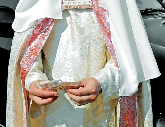 Patriarhul Daniel e ironizat în videoclip. El îşi numără “lovelele”