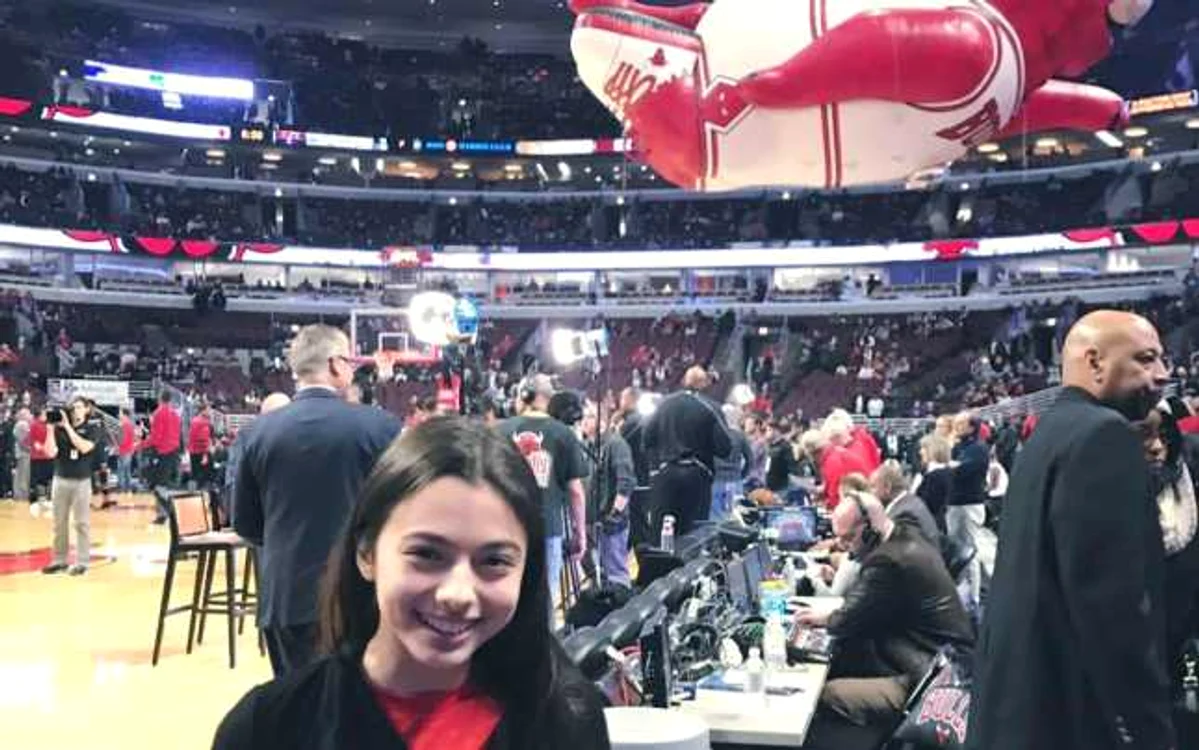Laura Bretan a cântat imnul SUA la un meci al echipei de bachet Chicago Bulls FOTO Facebook