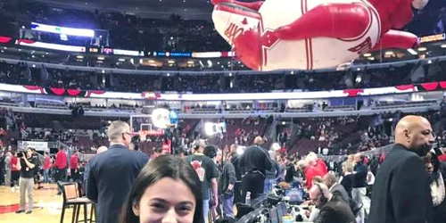 laura bretan a cantat la meciul chicago bulls