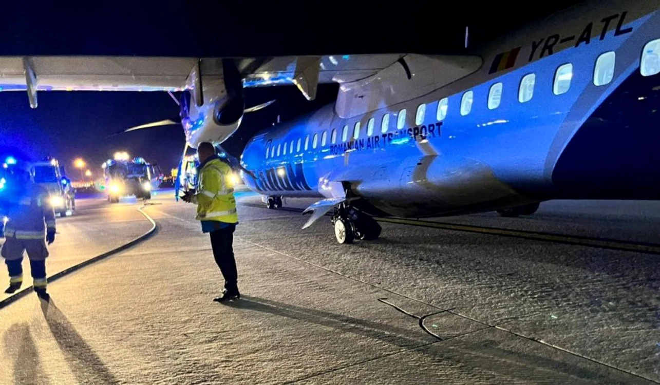 Probleme cu o aeronavă Tarom FOTO Antena 3 CNN