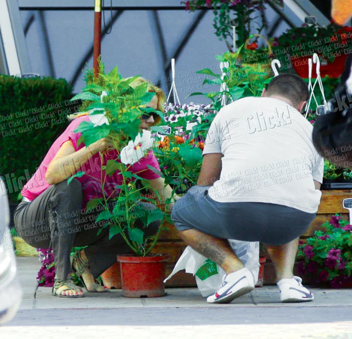 Vedeta a achiziţionat sumedenie de flori