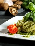 Paste cu sos pesto  Sursa foto shutterstock 156789950 jpg