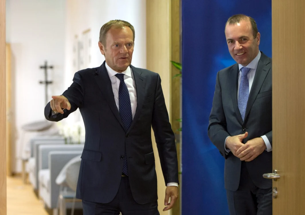Donald Tusk şi Manfred Weber, actualii lideri ai Partidului Popular European FOTO EPA-EFE