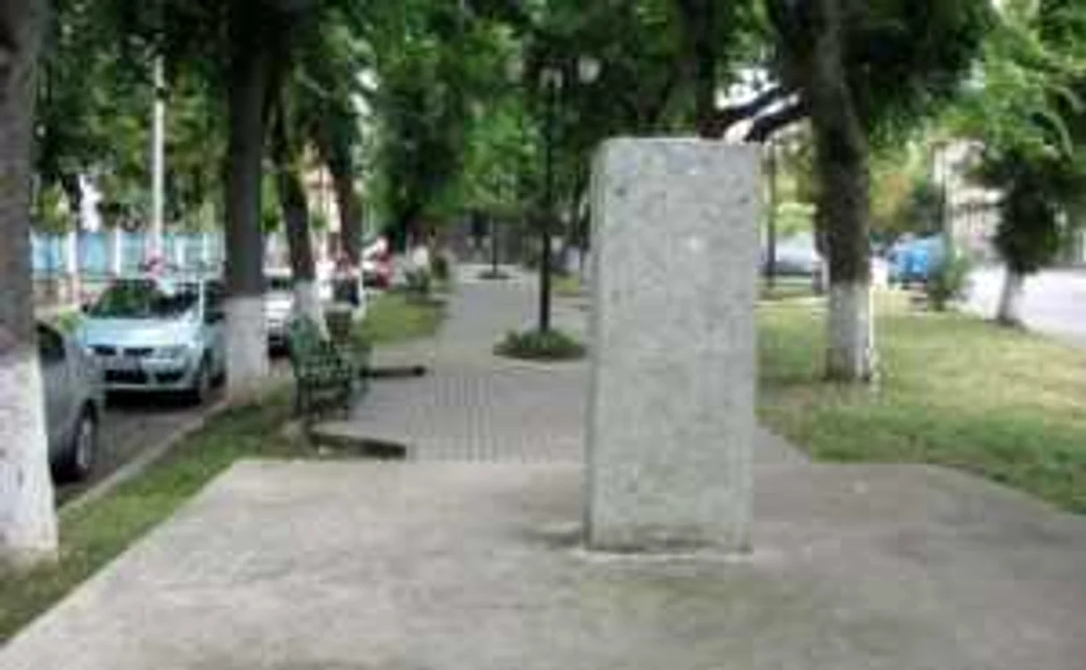 Târgu-Mureş: Generalul Guşă, rămâne doar cu soclul din Bulevardul Cetăţii