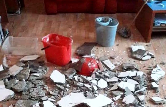 Locuinţa actorului, după ce a căzut tavanul FOTO Adrian Damian