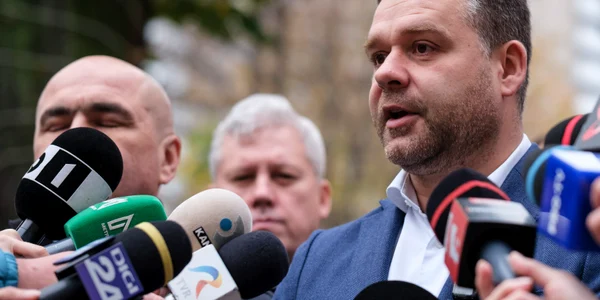 Ciprian Ciucu isi depune dosarul pentru Primaria Capitalei  Foto Inquam Photos  Alex Nechez (3) jpg