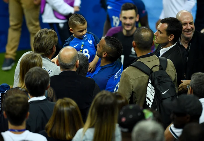 Payet își îmbrățișează copiii la capătul unei evoluții perfecte în meciul cu România