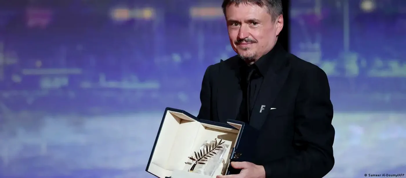 Regizorul Cristian Mungiu, câştigătorul Palme d'Or la Festivalul de la Cannes pentru filmul "Fjord"