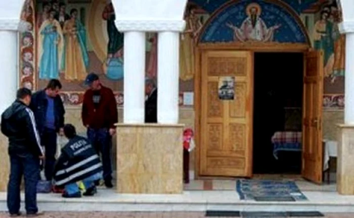 Minorii au furat mai multe bunuri şi dintr-o biserică
