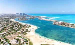 El Alamein, „Maldivele Egiptului” de pe coasta Mediteranei o nouă destinație pentru turiștii români Sursă Join Up