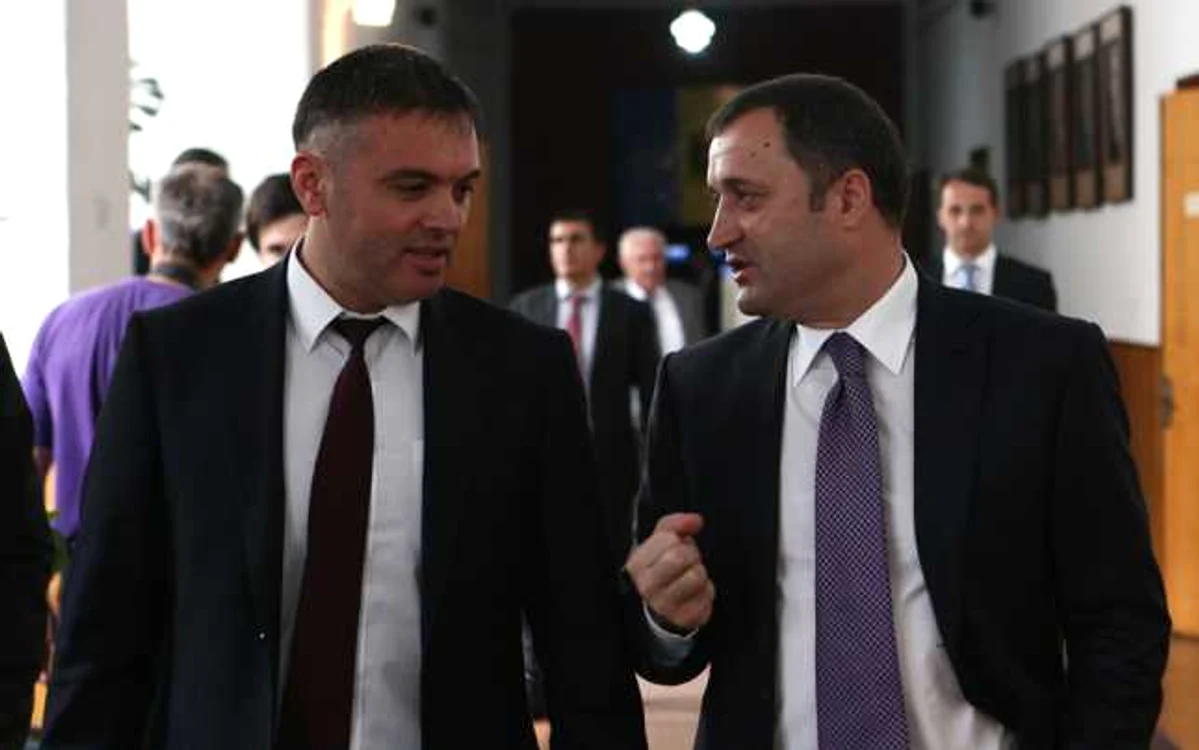 Vlad Filat împreună cu şeful CNA Viorel Chetraru FOTO Adevărul