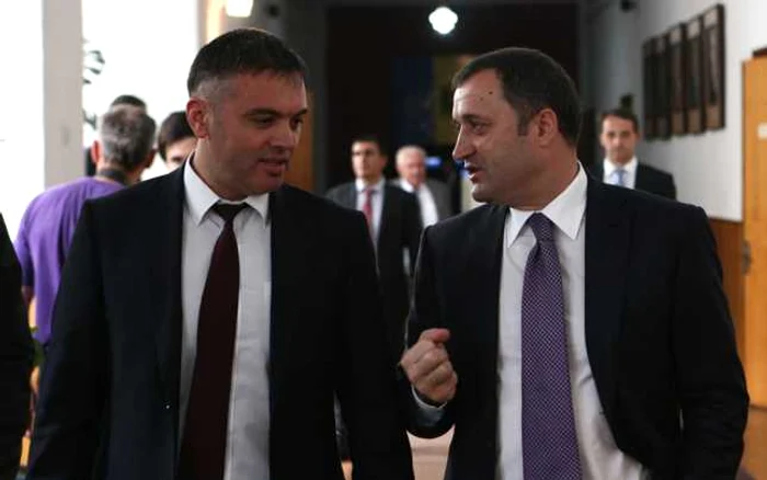 Vlad Filat împreună cu şeful CNA Viorel Chetraru FOTO Adevărul