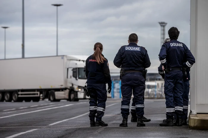 Persoanele care vin din zone „verzi“, în care intră toate ţările din spaţiul european, vor putea intra pe teritoriul Franţei făcând dovada vaccinării, iar cele nevaccinate vor trebuie să prezinte un test PCR sau antigenic negativ