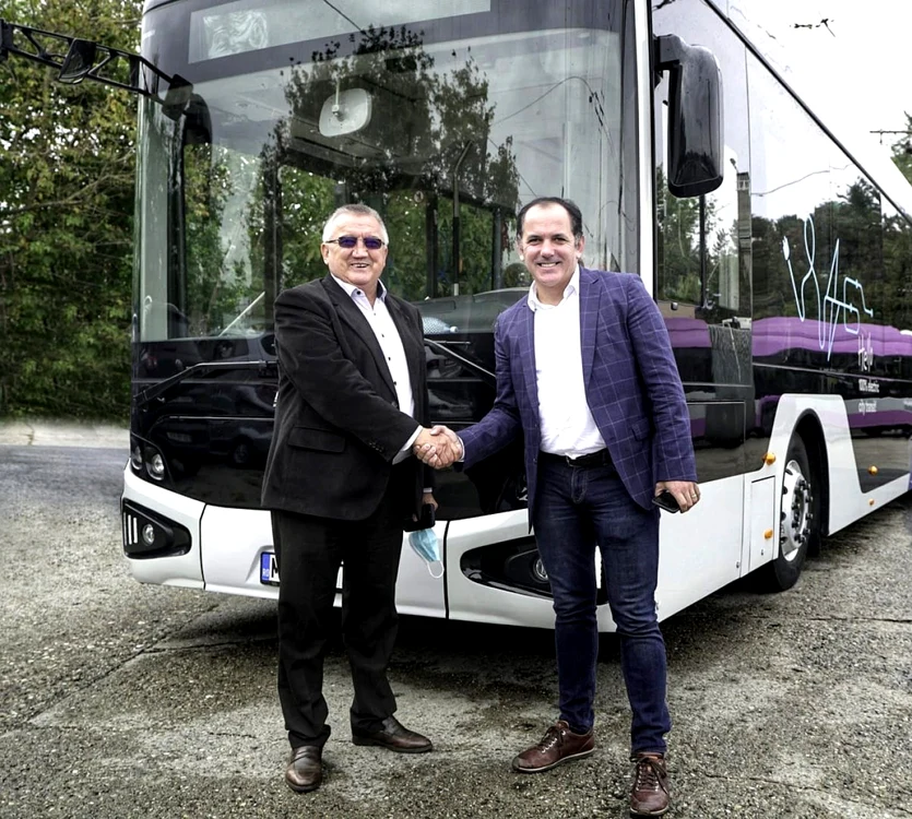 Directorul Companiei de Transport Public Cluj, Liviu Neag (stânga) alături de reprezentantul ATP Group