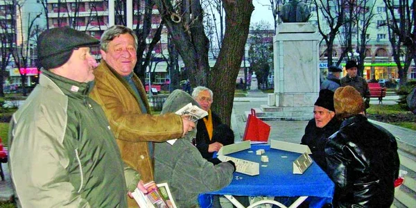 Pasionaţii de jocuri înving frigul de afară