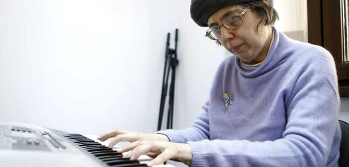 Corina a învăţat notele muzicale încă de la grădiniţă şi compune muzică din clasa întâi FOTO: Eduard Enea