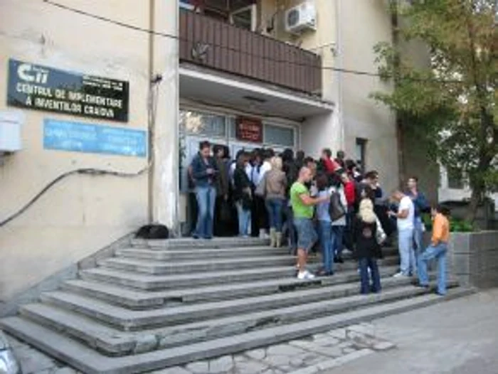 Craiova: Studenţii, prostiţi de universitate