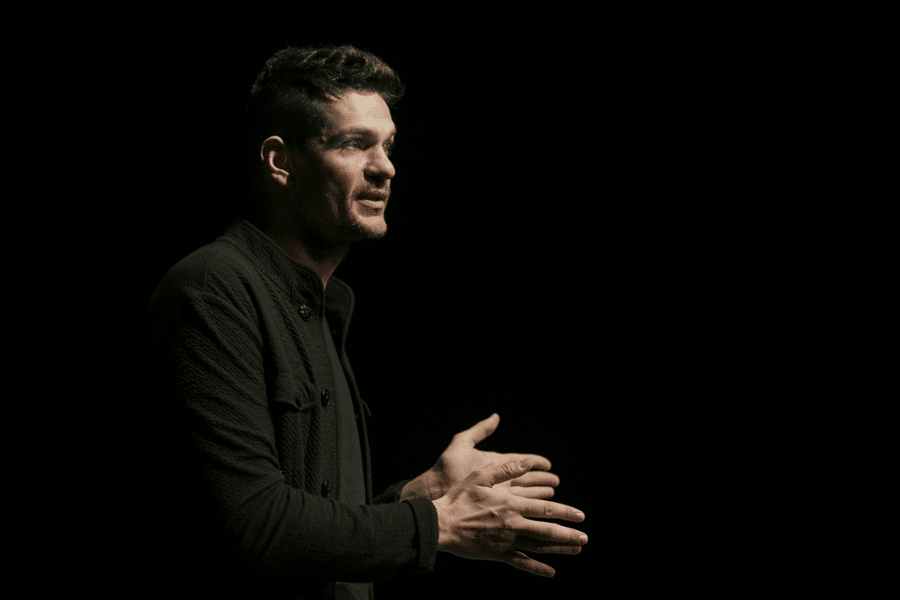 Tudor Chirilă, deranjat de gestul unei angajate de la Teatrul de Comedie: „Eu am părut un antipatic care se ia de ea degeaba”