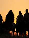 Reconstituire din 2017 a călăreților din Botai (Kazahstan), în documentarul TV: „Equus – Povestea calului” (© Niobe Thompson, Handful of Films, Vancouver, Canada)