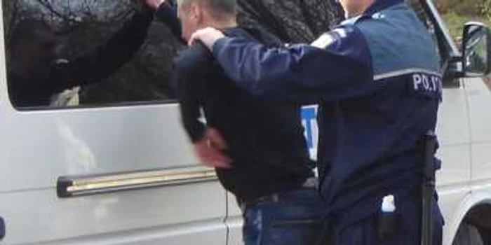 Braşov: Cei doi urmăriţi naţional au fost reţinuţi de poliţişti. Foto: arhivă ADS