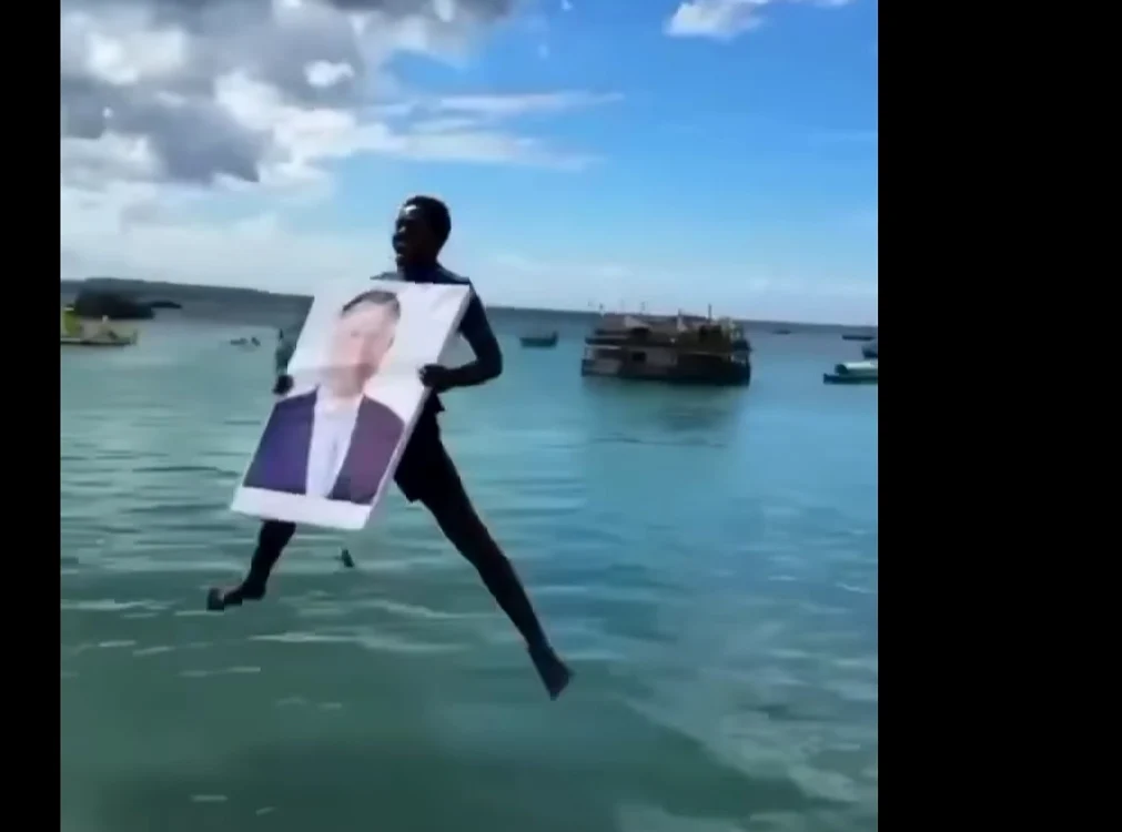 Portretul lui Iohannis la apă după ce i-a fost urată „Hakuna matata” FOTO Captură