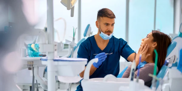 Dentist - cabinet stomatologic FOTO Shutterstock 