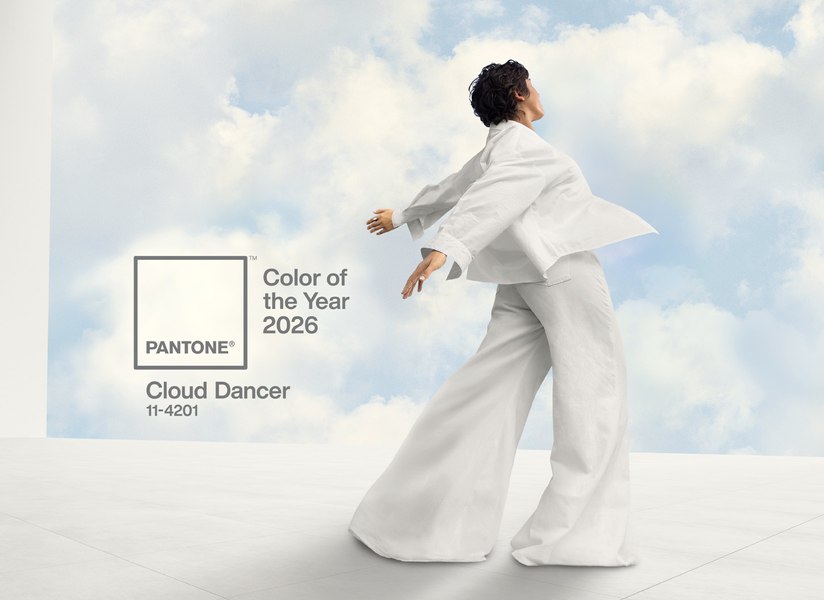 Pantone za barvo leta 2026 izbral 'Cloud Dancer' – odtenek umirjenosti