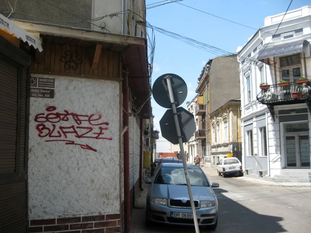 Graffiti pe fostul Hotel Atena, jum. sec. XIX