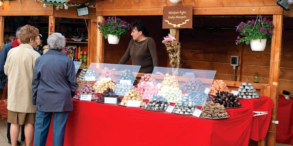 Arădenii preferă să cumpere prăjiturile, decât să le coacă în casă