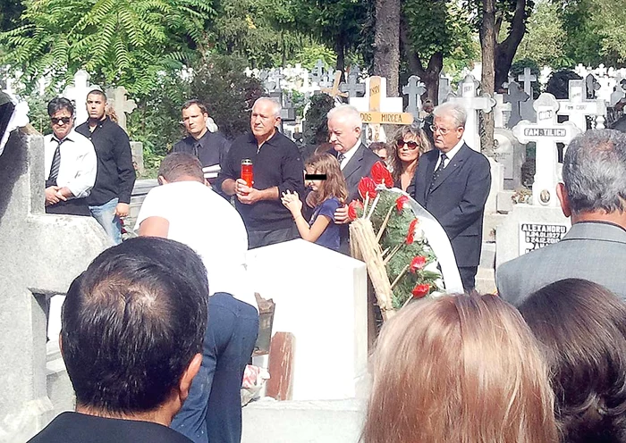 Irinuca (9 ani) a plâns neîncetat la căpătâiul bunicului