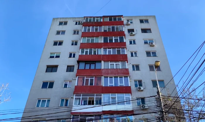 Locatarii unui bloc din Constanţa, din cartierul KM 4-5, au reuşit să transforme subsolul imobilului într-un spaţiu curat, cu pereţi pictaţi şi boxe ordonateFOTO: adevarul.ro