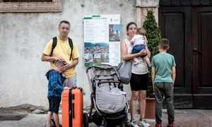 famiglia in strada 1024x683 1 jpg