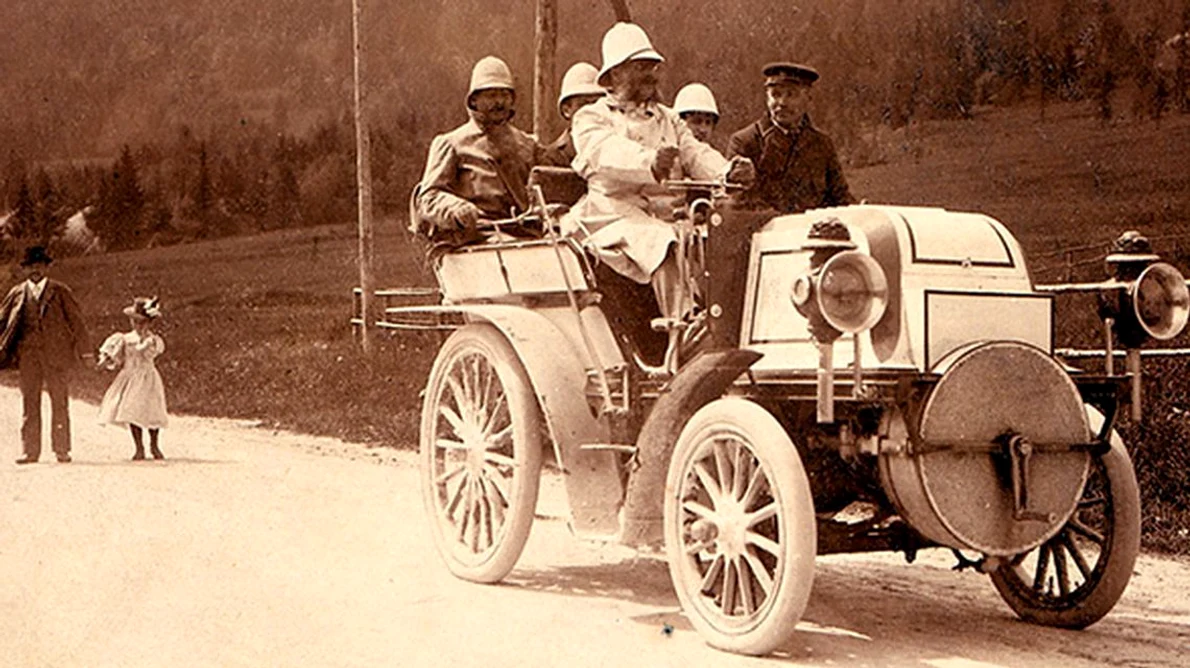 Cum au ajuns mașinile produse de Daimler și Benz să poarte numele Mercedes? jpeg