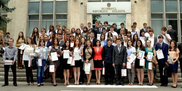 Castigatorii olimpiadelor nationale au primit diplome de la ministrul Educatiei Maia Sandu