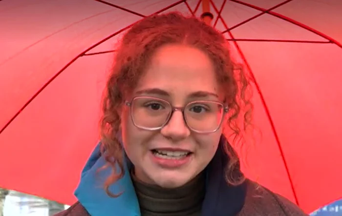 Tinerei i-a plăcut foarte mult limba română / foto: captura stirileprotv